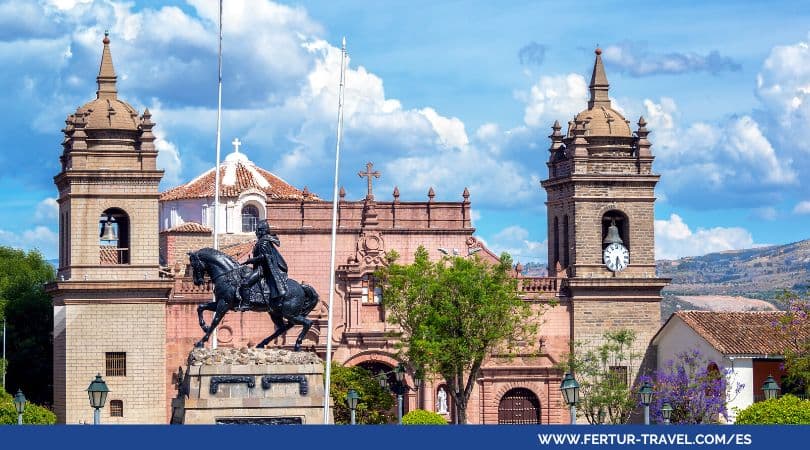 Conoce la Plaza de Armas de Ayacucho con los tours desde Lima con Fertur Perú Travel