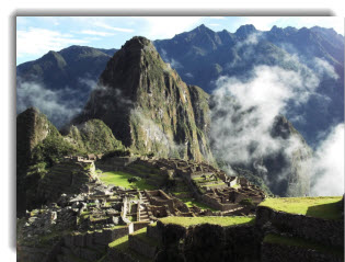 Después de dos semanas de conocer y hacer nuevos amigos, aprender sobre la mitología y el folclore andino, y salir de fiesta como un cusqueño, culmina su viaje con una excursión al incomparable Machu Picchu. 