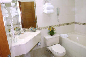eco inn cusco bathroom