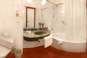 novotel cusco bath